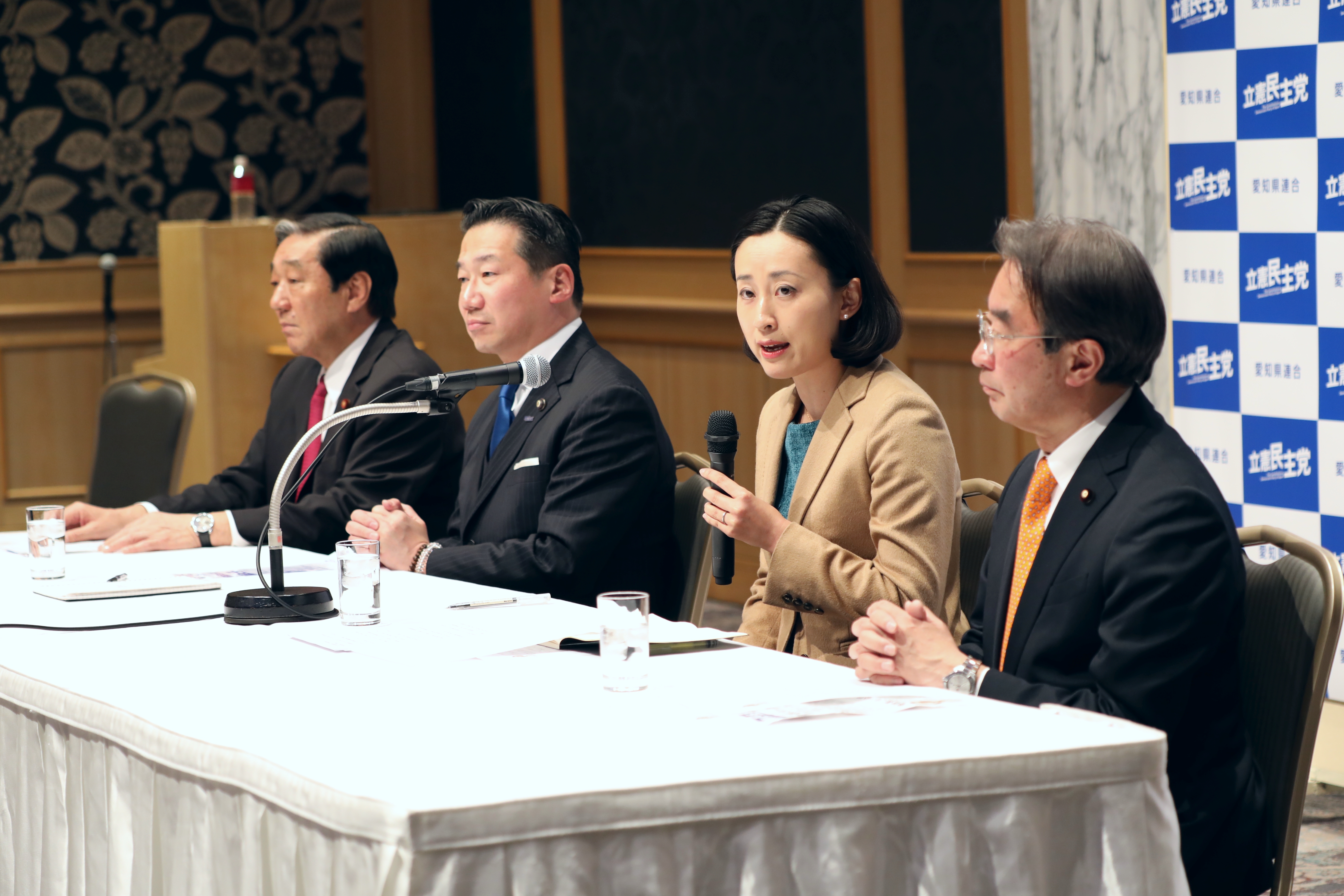 会見に臨む赤松衆院副議長、福山幹事長、田島氏、近藤県連代表（左から）